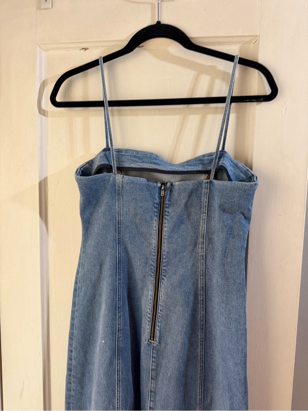 Alice + Olivia Nakisha Midi Dress Denim 8 - Picture 11 of 14